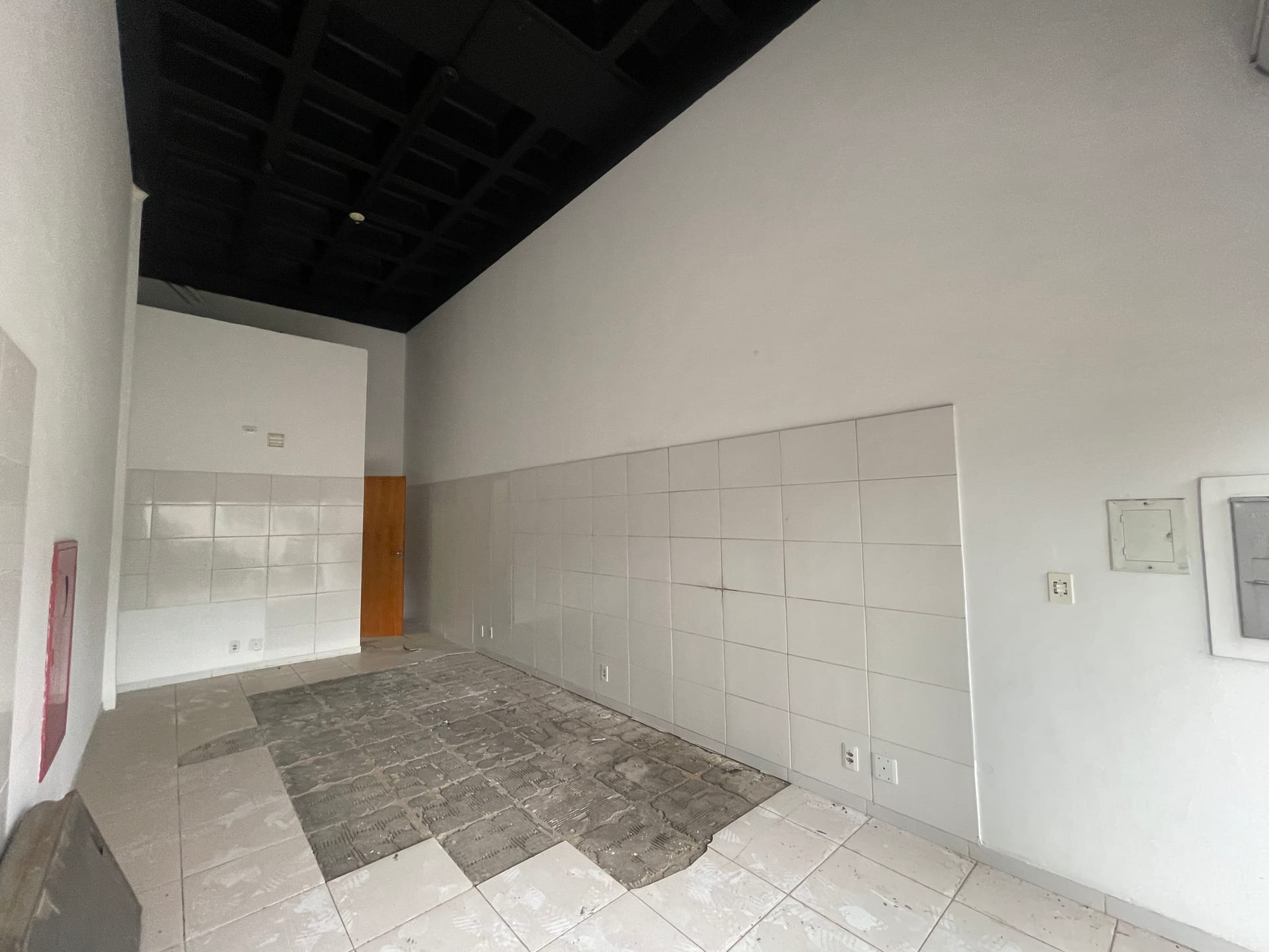 Loja para alugar com 31 m² em frente à Universidade Newton Paiva no Bairro Caiçaras – Belo Horizonte