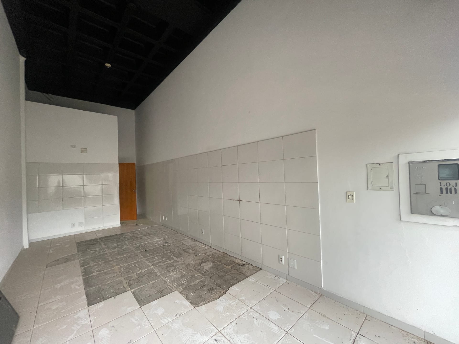 Loja para alugar com 31 m² em frente à Universidade Newton Paiva no Bairro Caiçaras – Belo Horizonte