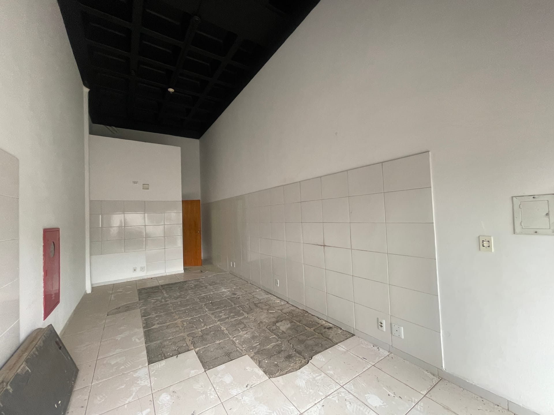 Loja para alugar com 31 m² em frente à Universidade Newton Paiva no Bairro Caiçaras – Belo Horizonte