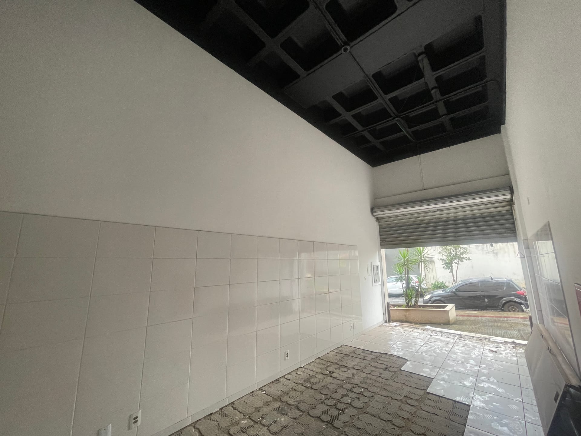 Loja para alugar com 31 m² em frente à Universidade Newton Paiva no Bairro Caiçaras – Belo Horizonte
