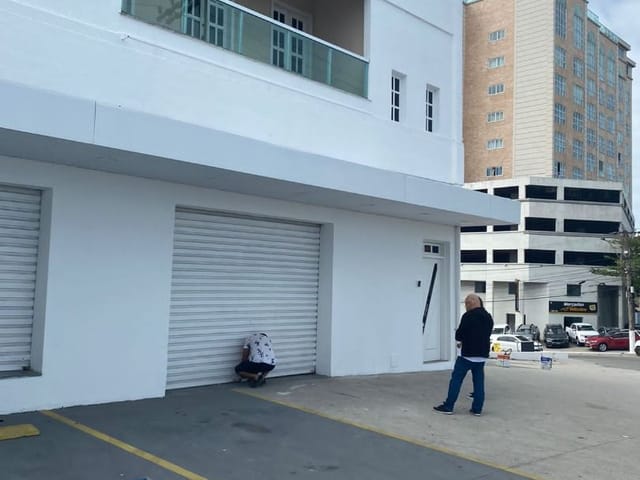 Loja com 600m², para alugar, no bairro Praia Campista em Macaé