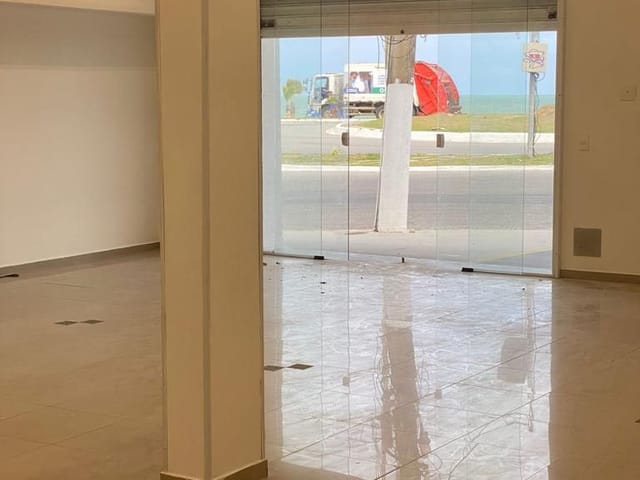 Loja com 600m², para alugar, no bairro Praia Campista em Macaé