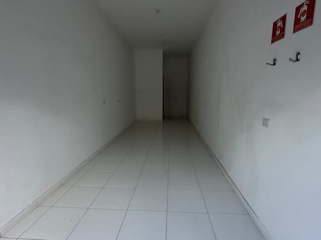Foto do Loja - Loja com Excelente Acabamento no Jardim Presidente Dutra – Ideal para Começar com Sucesso! | Imobiliária Compare