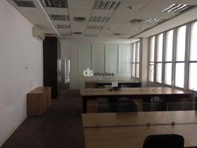 Loja à venda ou para alugar, no bairro Bela Vista em São Paulo