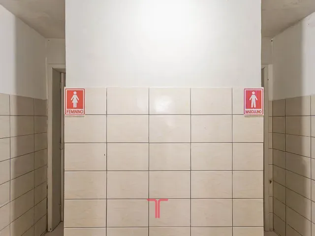 Loja com 606m², para alugar, no bairro Capão Raso em Curitiba