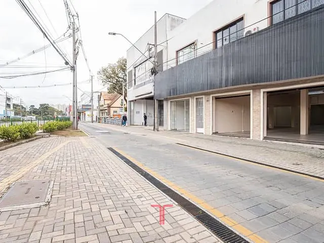 Loja com 606m², para alugar, no bairro Capão Raso em Curitiba
