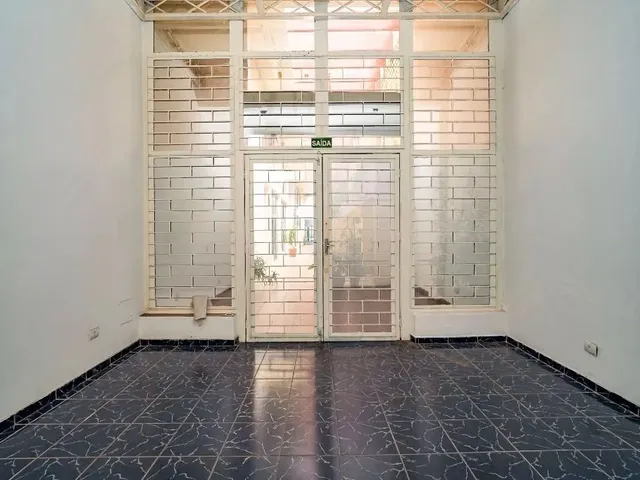 Loja para alugar, no bairro Cristo Rei em Curitiba