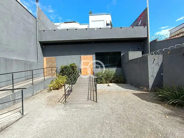 Loja com 600m², para alugar, no bairro Freguesia (Jacarepaguá) em Rio de Janeiro