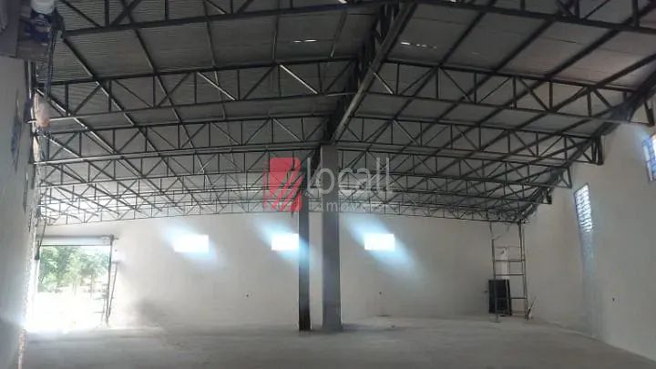 Loja / Salão / Ponto Comercial  para aluguel, 700m² — foto 2 de 4