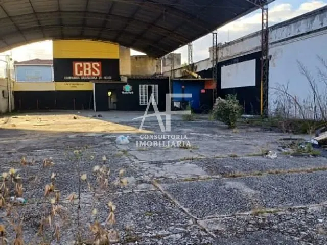 Loja com 750m², à venda, no bairro Centro em Taubaté