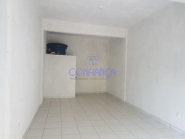 Loja com 38m², para alugar, no bairro Paciência em Rio de Janeiro