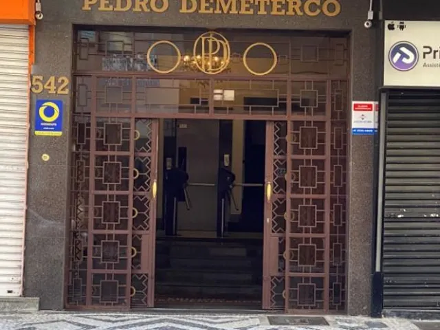 Sala à venda ou para alugar, no bairro Centro em Curitiba