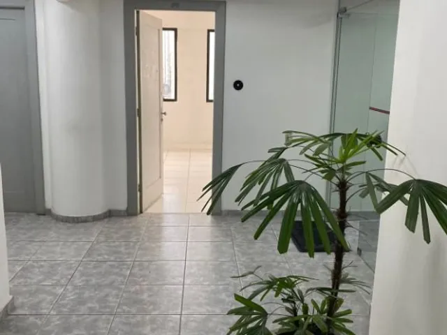Sala à venda ou para alugar, no bairro Centro em Curitiba