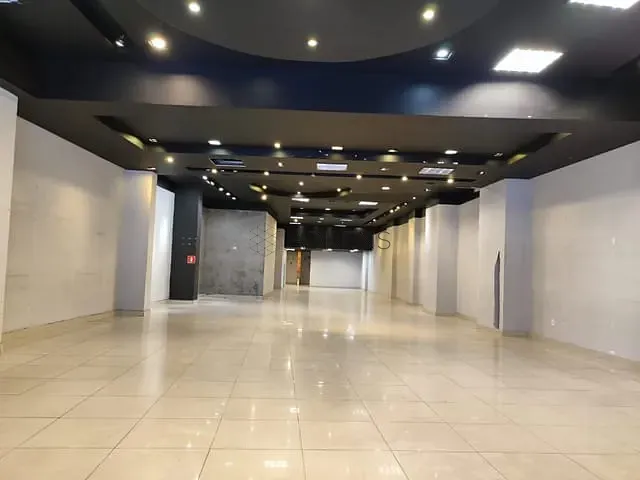 Loja com 460m², para alugar, no bairro República em São Paulo