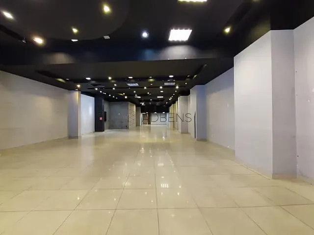 Loja com 460m², para alugar, no bairro República em São Paulo