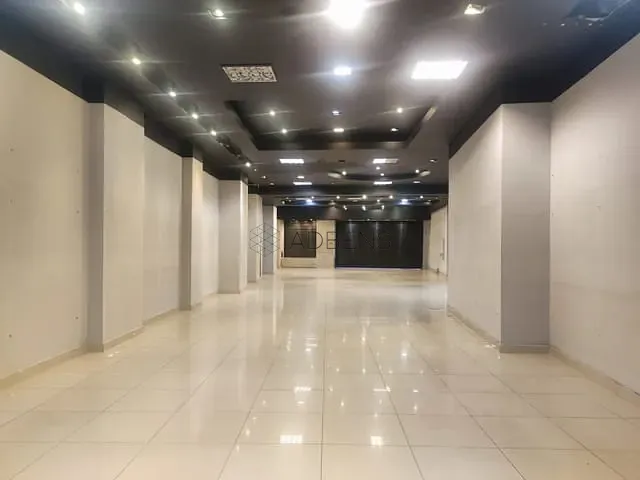 Loja com 460m², para alugar, no bairro República em São Paulo