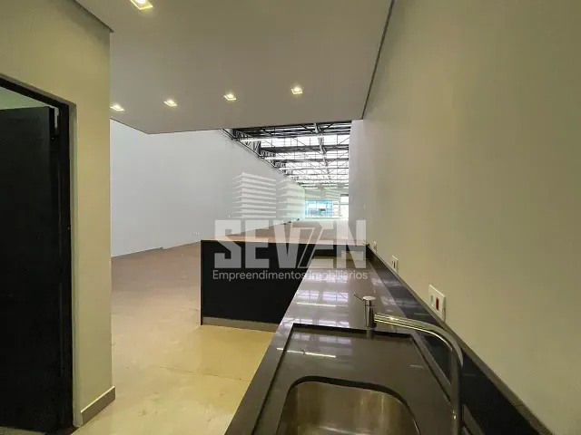 Loja com 600m², para alugar, no bairro Vila Cardia em Bauru