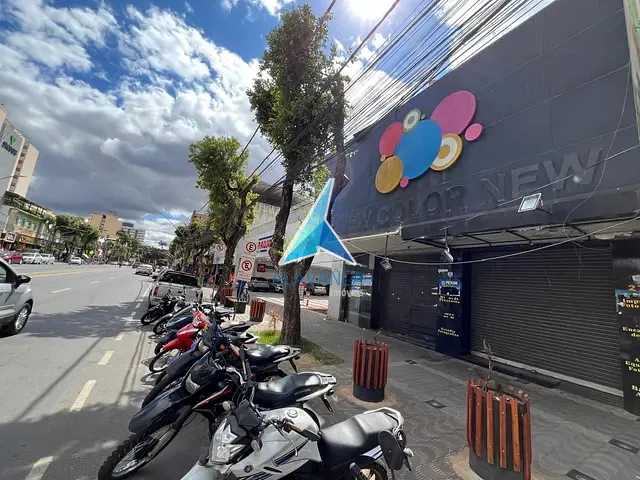 Loja com 480m², para alugar, no bairro Centro em Governador Valadares