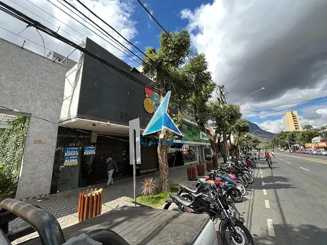 Loja com 480m², para alugar, no bairro Centro em Governador Valadares
