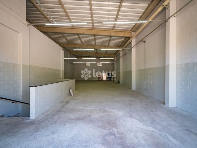 Loja com 800m², para alugar, no bairro Portais (Polvilho) em Cajamar