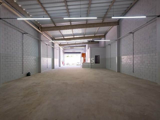 Loja com 800m², para alugar, no bairro Portais (Polvilho) em Cajamar