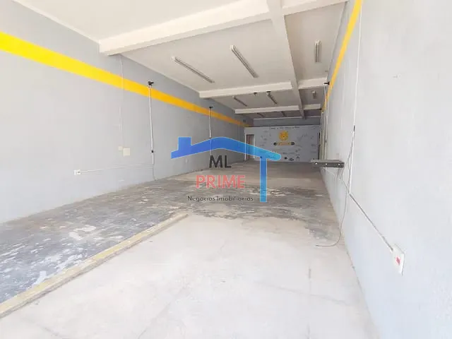 Loja com 200m², para alugar, no bairro Vila Cunha Bueno em São Paulo