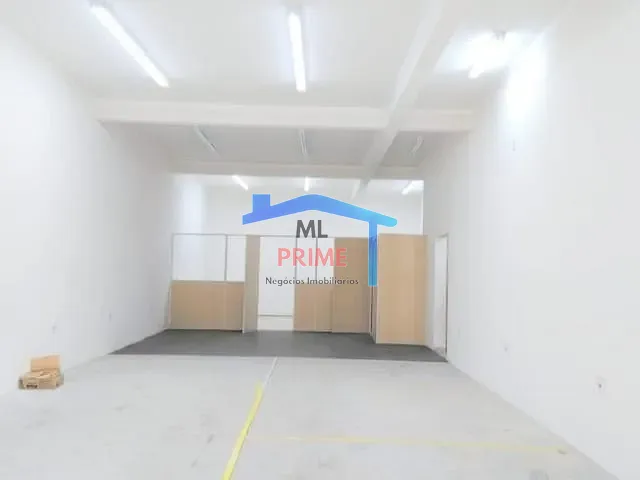 Loja com 200m², para alugar, no bairro Vila Cunha Bueno em São Paulo