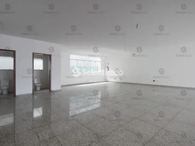 Salão com 200m², para alugar, no bairro Jardim Itapeva em Mauá