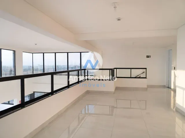 Loja com 302m², para alugar, no bairro Parque Jaçatuba em Santo André