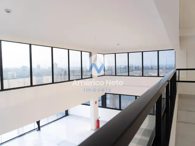 Loja com 302m², para alugar, no bairro Parque Jaçatuba em Santo André