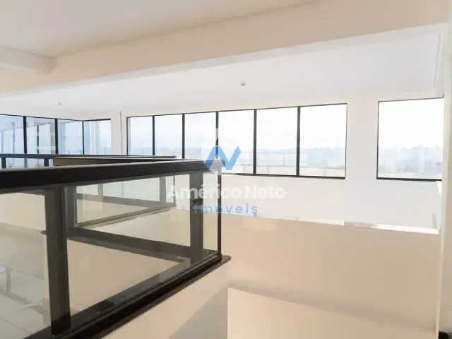 Loja com 302m², para alugar, no bairro Parque Jaçatuba em Santo André