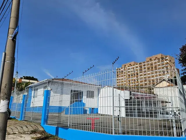 Loja com 345m², para alugar, no bairro Rebouças em Curitiba