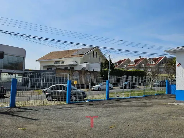 Loja com 345m², para alugar, no bairro Rebouças em Curitiba