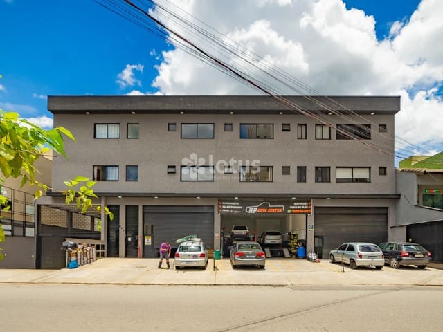 Loja com 80m², para alugar, no bairro Portal dos Ipês II em Cajamar