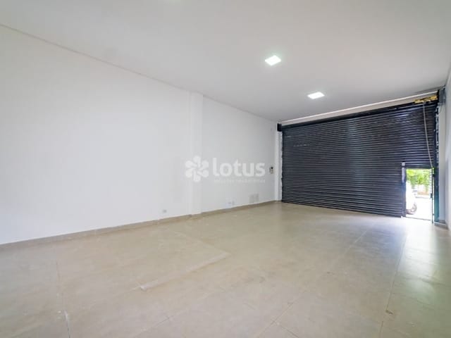 Loja com 80m², para alugar, no bairro Portal dos Ipês II em Cajamar