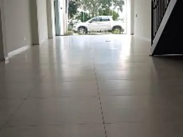 Loja com 200m², para alugar, no bairro Colonial em Londrina