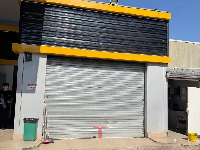 Loja para alugar, no bairro Uberaba em Curitiba