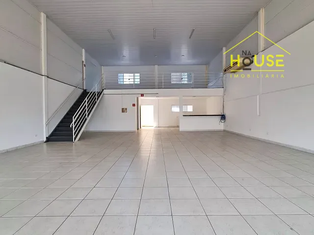 Loja com 300m², para alugar, no bairro Pedroso em Fernandópolis