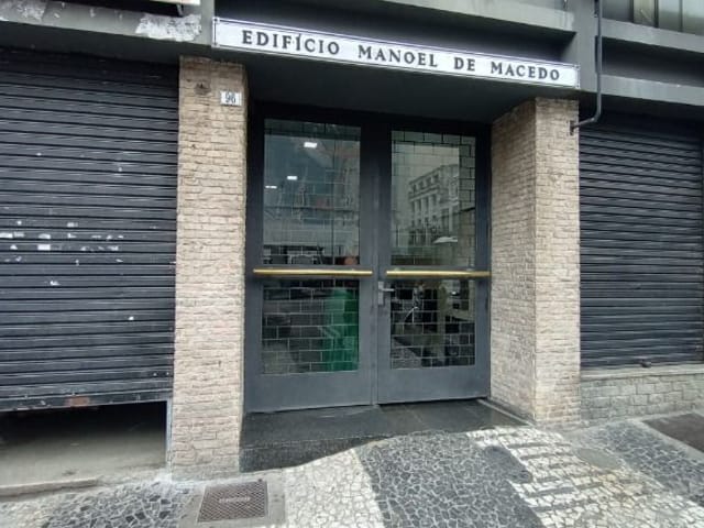 Sala à venda ou para alugar, no bairro Centro em Curitiba