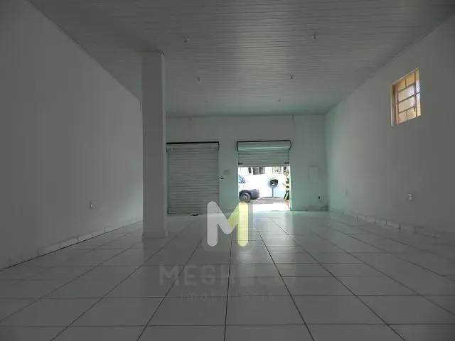 Loja com 120m², para alugar, no bairro Centro em Serra Azul