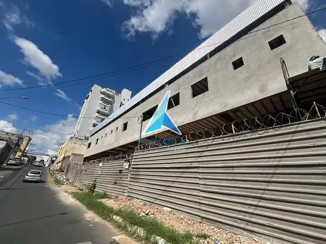 Loja com 474m², para alugar, no bairro Centro em Governador Valadares
