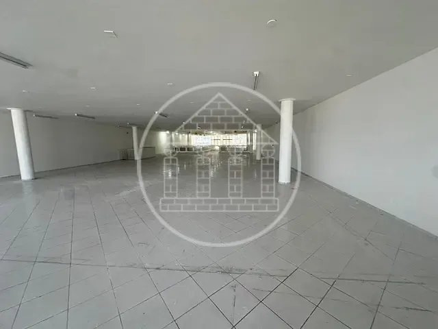 Loja com 1000m², para alugar, no bairro Santo Amaro em São Paulo