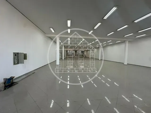 Loja com 1000m², para alugar, no bairro Santo Amaro em São Paulo