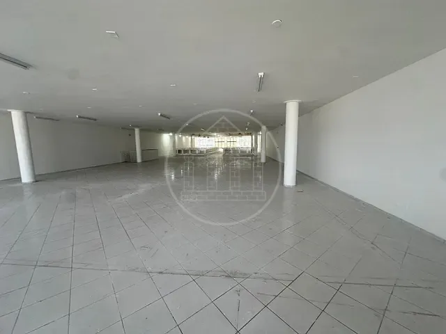 Loja com 1000m², para alugar, no bairro Santo Amaro em São Paulo