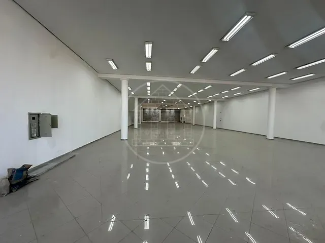 Loja com 1000m², para alugar, no bairro Santo Amaro em São Paulo