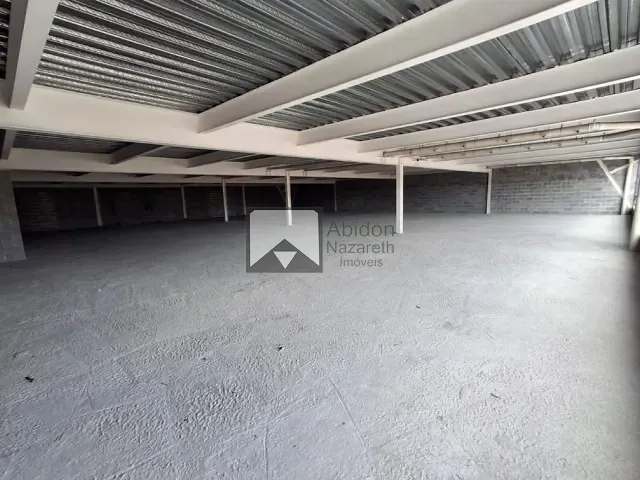 Loja com 600m², para alugar, no bairro Centro em Maricá