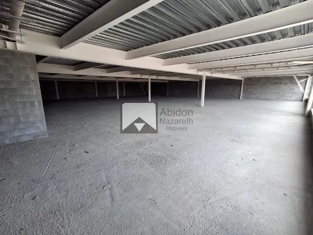 Loja com 600m², para alugar, no bairro Centro em Maricá