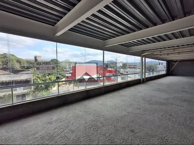 Loja com 600m², para alugar, no bairro Centro em Maricá
