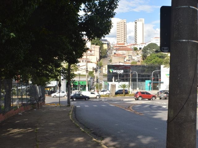 Loja com 465m², à venda, no bairro Centro em Bragança Paulista