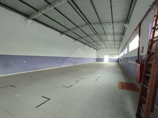 Loja com 600m², para alugar, no bairro Jardim Zaira em Mauá